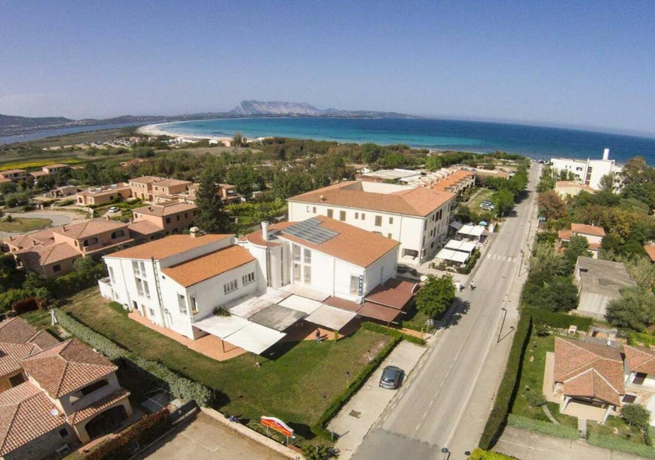 Hotel Al Faro San Teodoro  Exterior foto